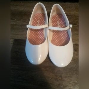 Girls smart fit size 13 white dress shoes
